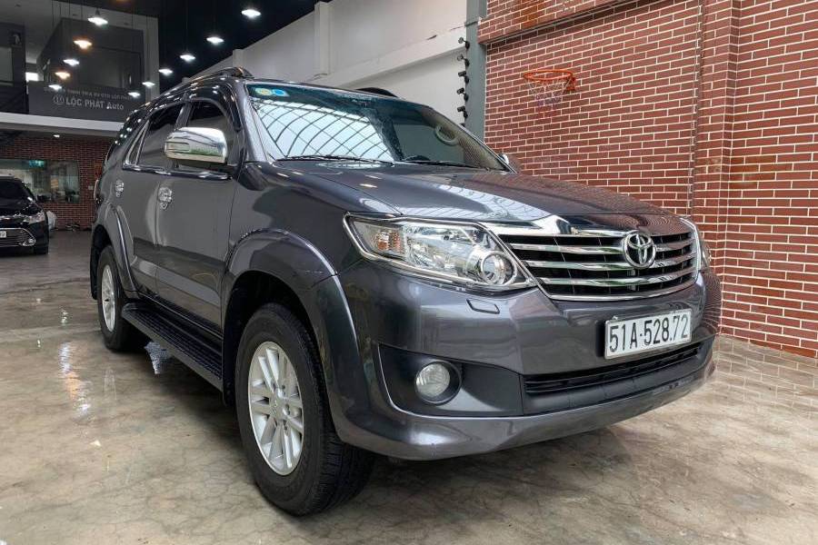 Xe Toyota Fortuner 4X4 2013